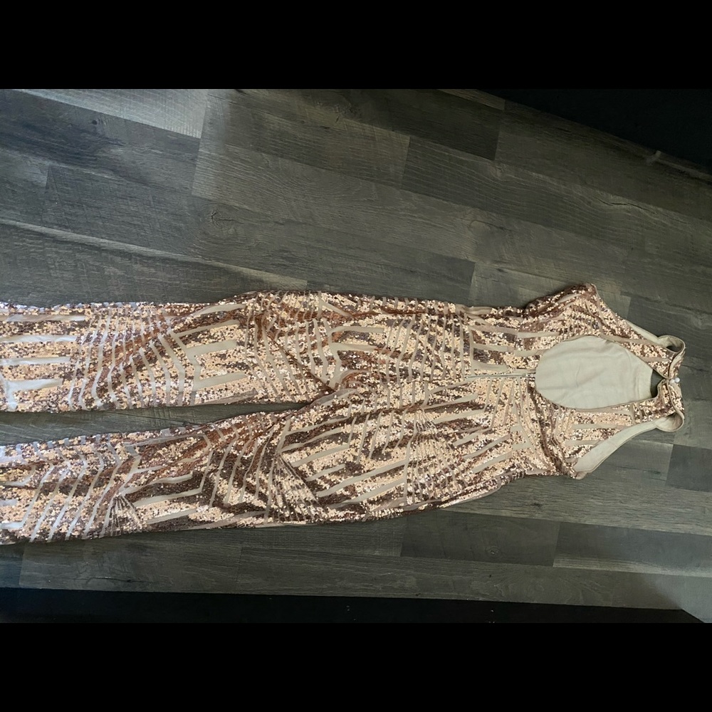 Gold sequence jumpsuit - Picture 5 of 7